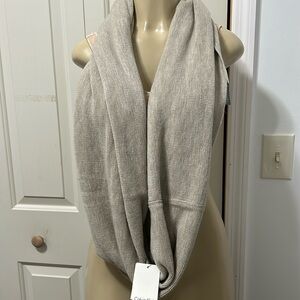 CALVIN KLEIN INFINITY LOOP  SCARF KNIT COLOR BEIGE